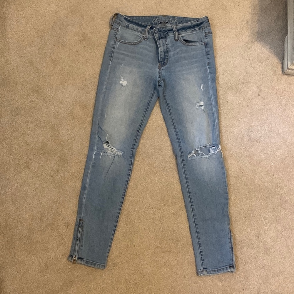 american eagle jeans skinny with zippers at the bottoms; stretch- jean material